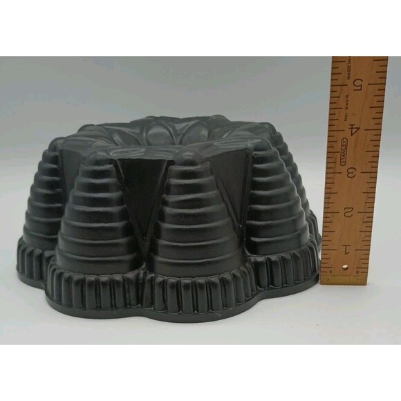 Nordic Ware Bundt Fiesta Party Pan Heavy Cast Aluminum 9" Made In USA! - Picture 5 of 6